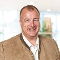 Ricki Males – Versicherungsmakler